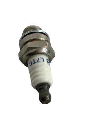 Vela de Ignição Para Motores 2 Tempos Resete